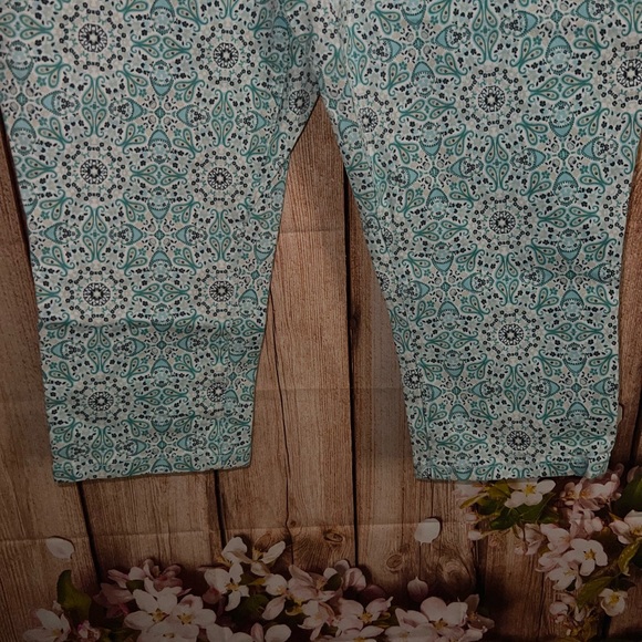 Torrid size 12 patterned jean capri - Picture 4 of 4